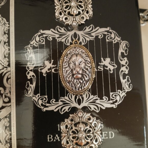 Suenos de Saundra Upcycled Black/Silver Unforsaken Cigar Box Shoulder Purse - Picture 8 of 13